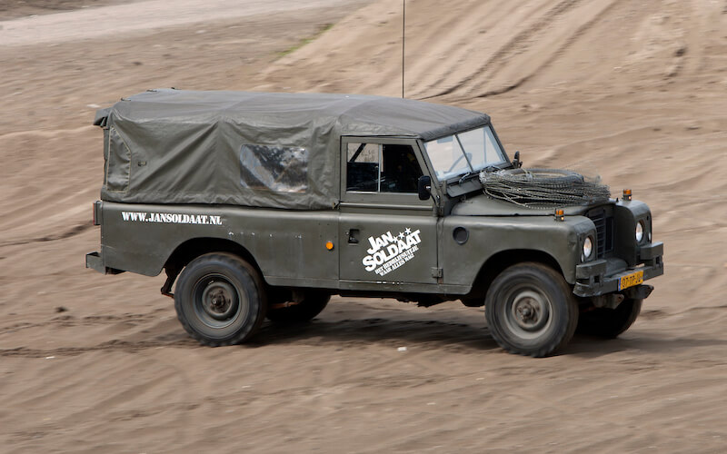 Landrover-army-QB.jpg